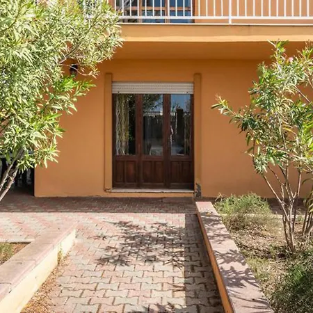 46 Meters From The Beach - Ground Floor - The 60 Steps Apartment *
